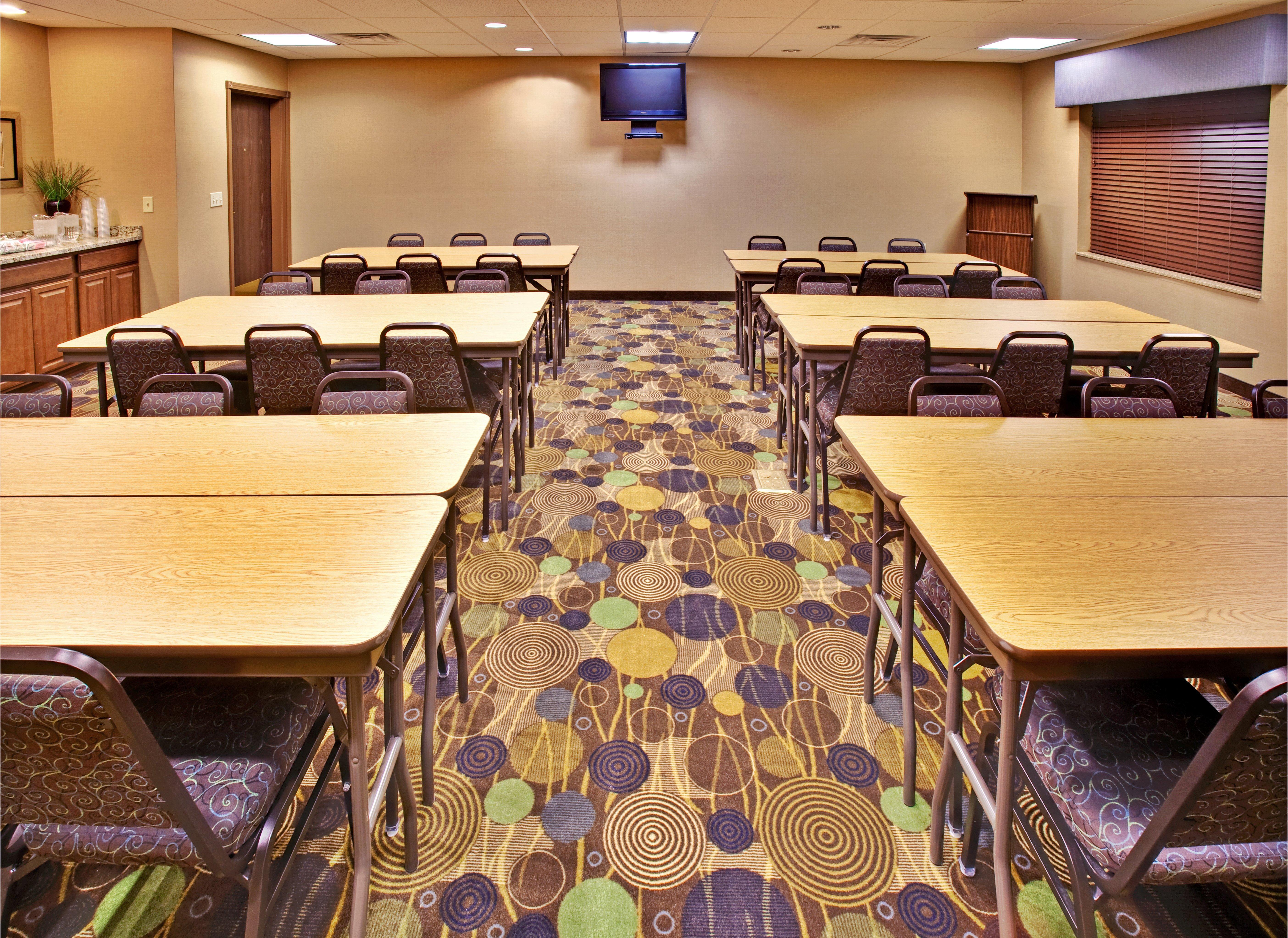 Holiday Inn Express Hotel & Suites - Dubuque West By Ihg Exterior photo