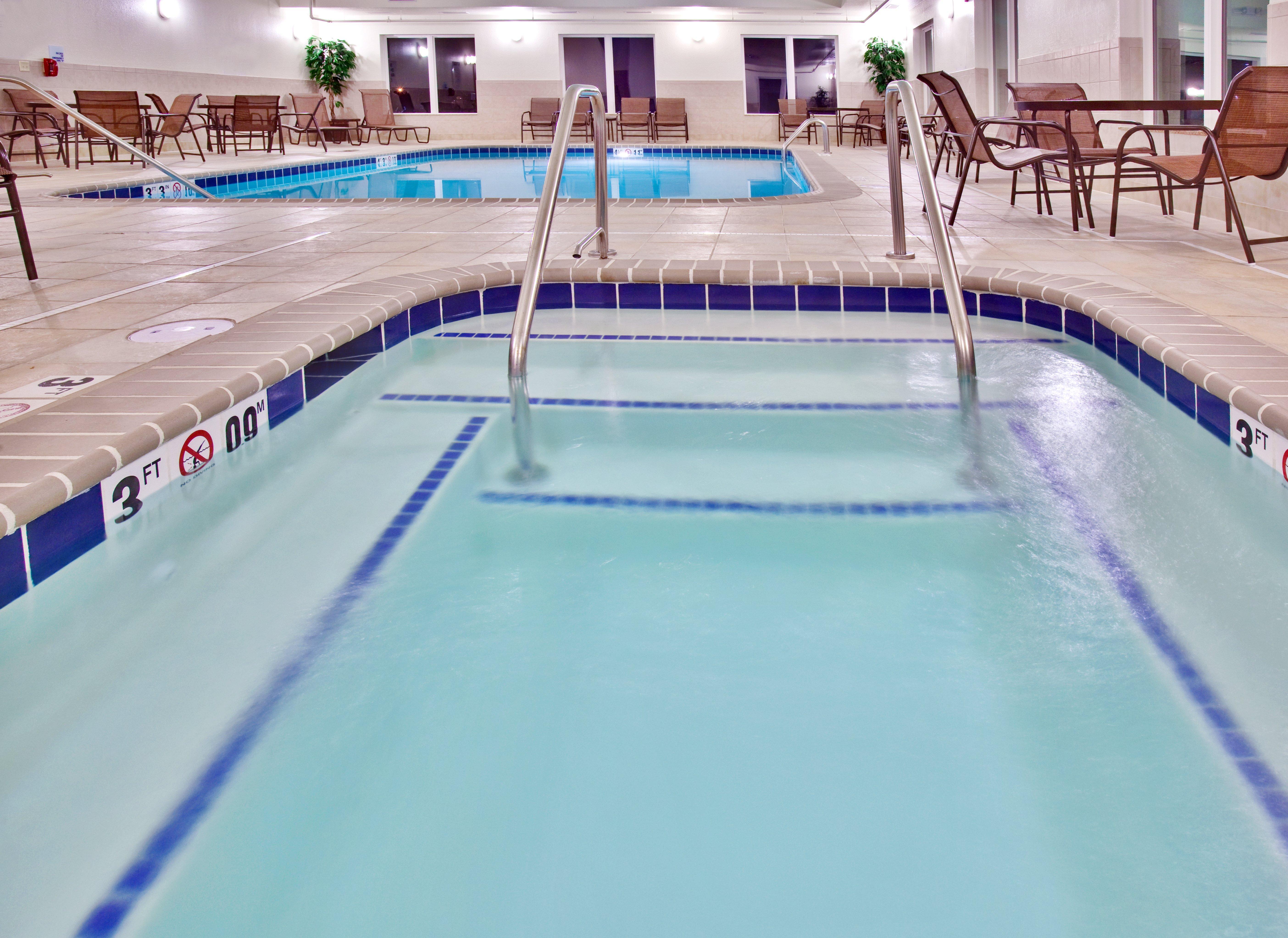 Holiday Inn Express Hotel & Suites - Dubuque West By Ihg Exterior photo