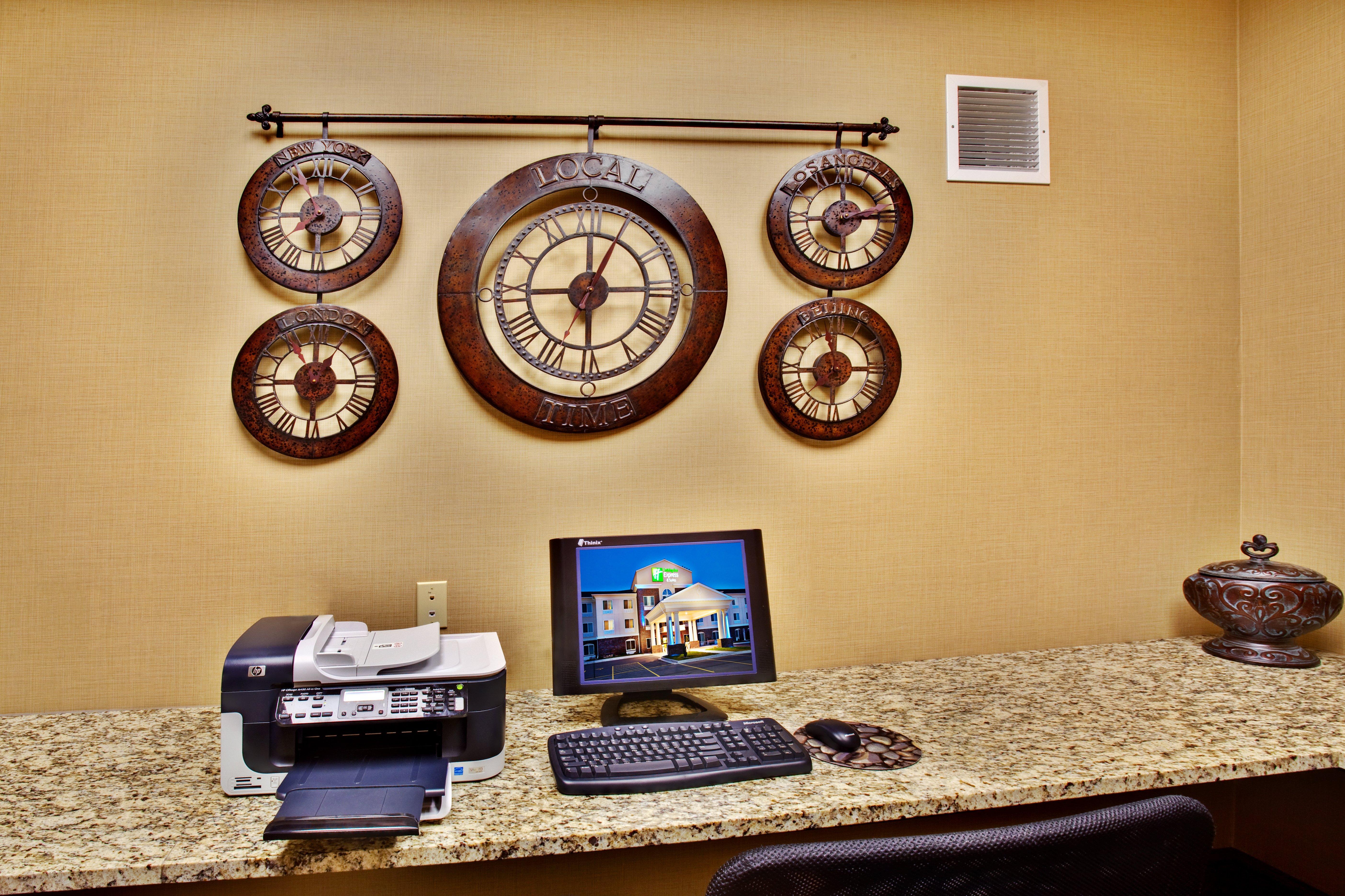 Holiday Inn Express Hotel & Suites - Dubuque West By Ihg Exterior photo