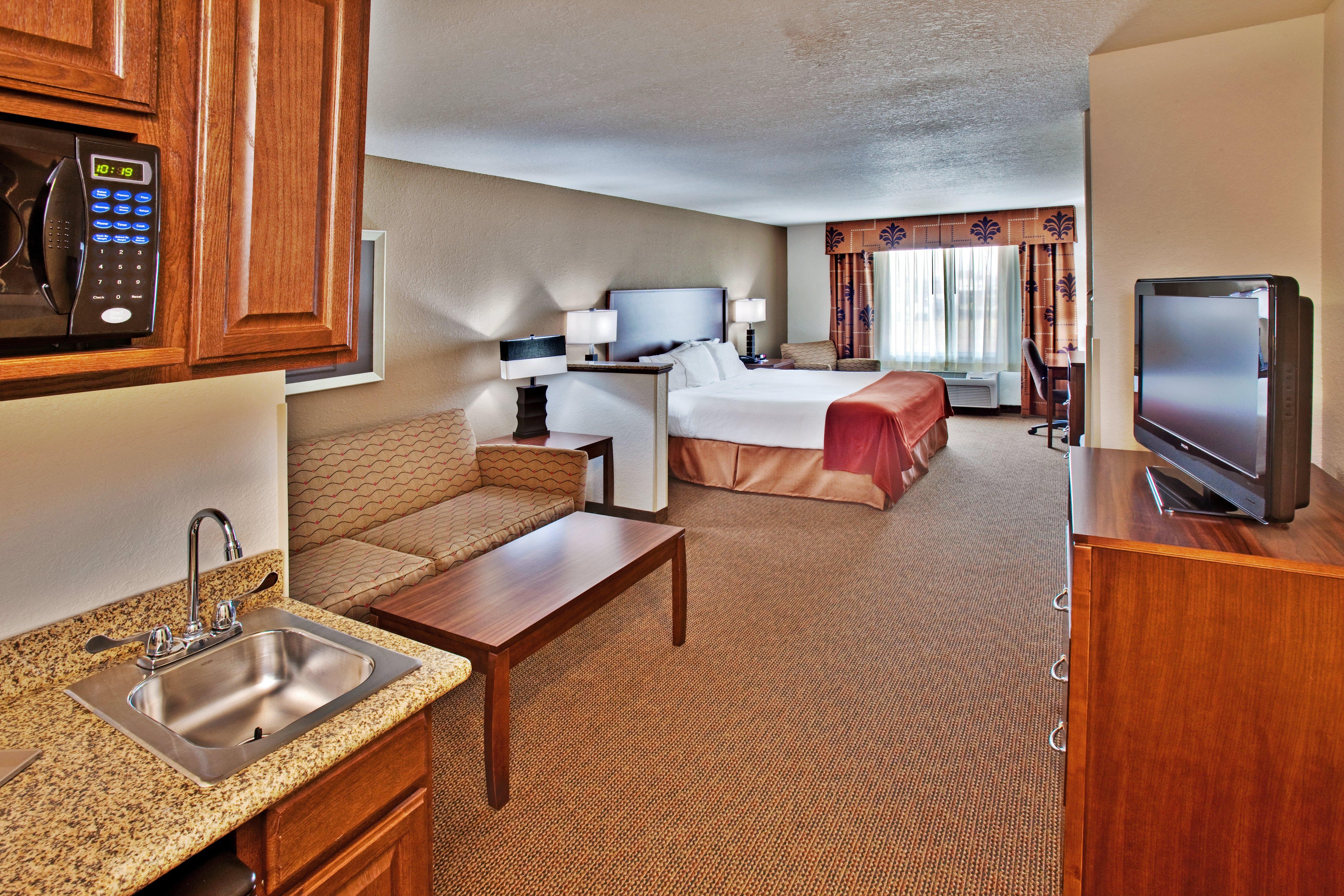 Holiday Inn Express Hotel & Suites - Dubuque West By Ihg Exterior photo