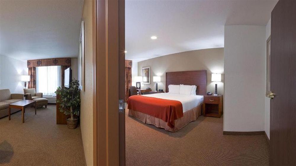 Holiday Inn Express Hotel & Suites - Dubuque West By Ihg Exterior photo
